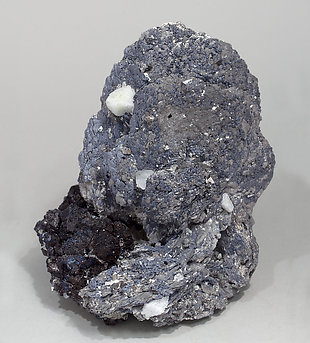 Löllingita con Molibdenita, Scheelita, Fluorita y Magnetita. Vista frontal