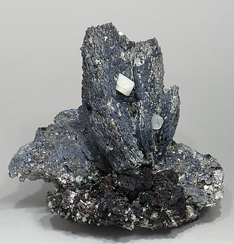 Löllingite with Molybdenite, Scheelite, Fluorite and Magnetite. Side