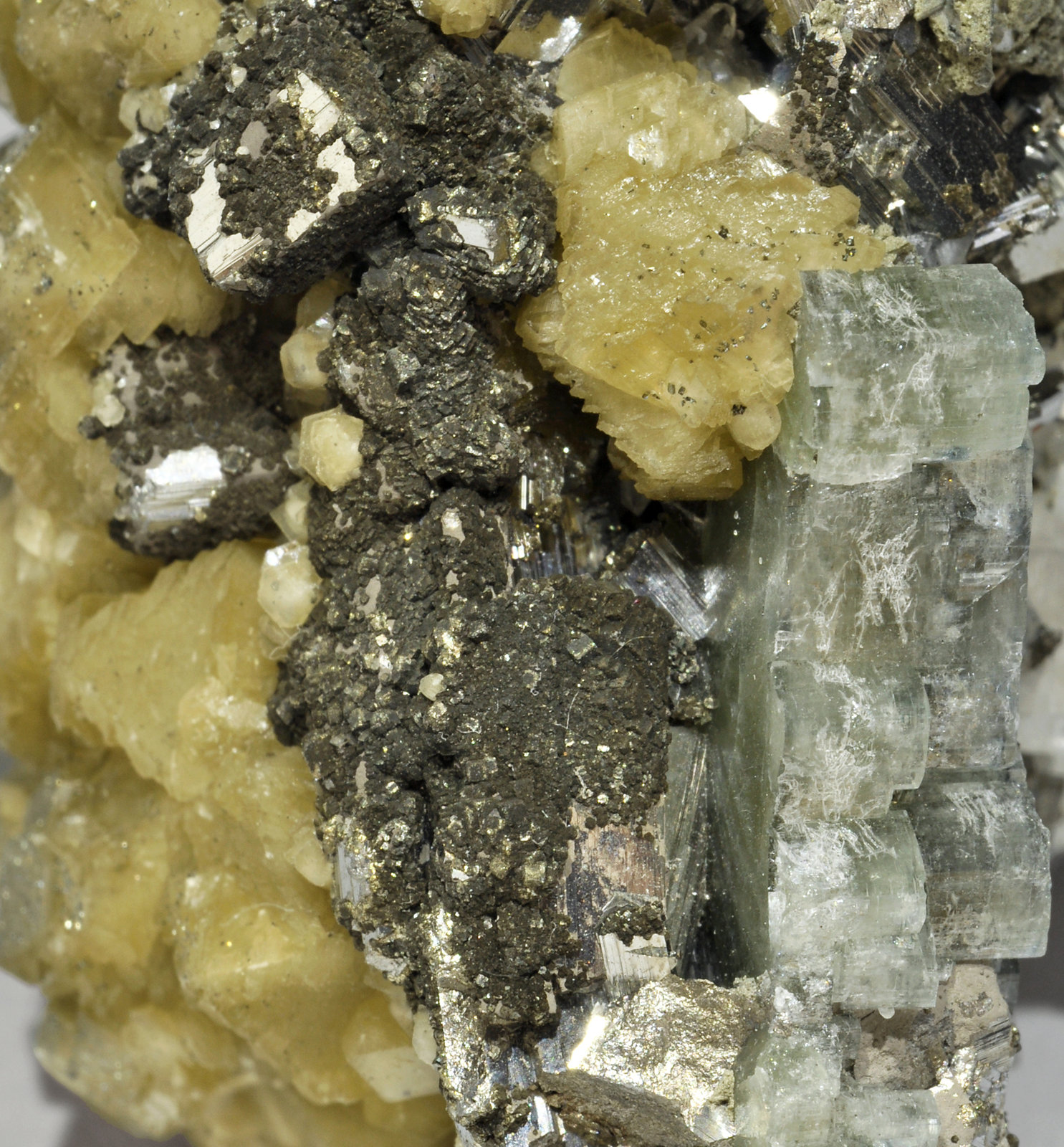 specimens/s_imagesX9/Fluorapatite-NK14X9d.jpg