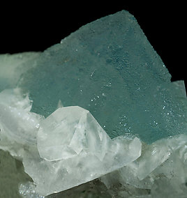 Fluorita octadrica con Calcita. 