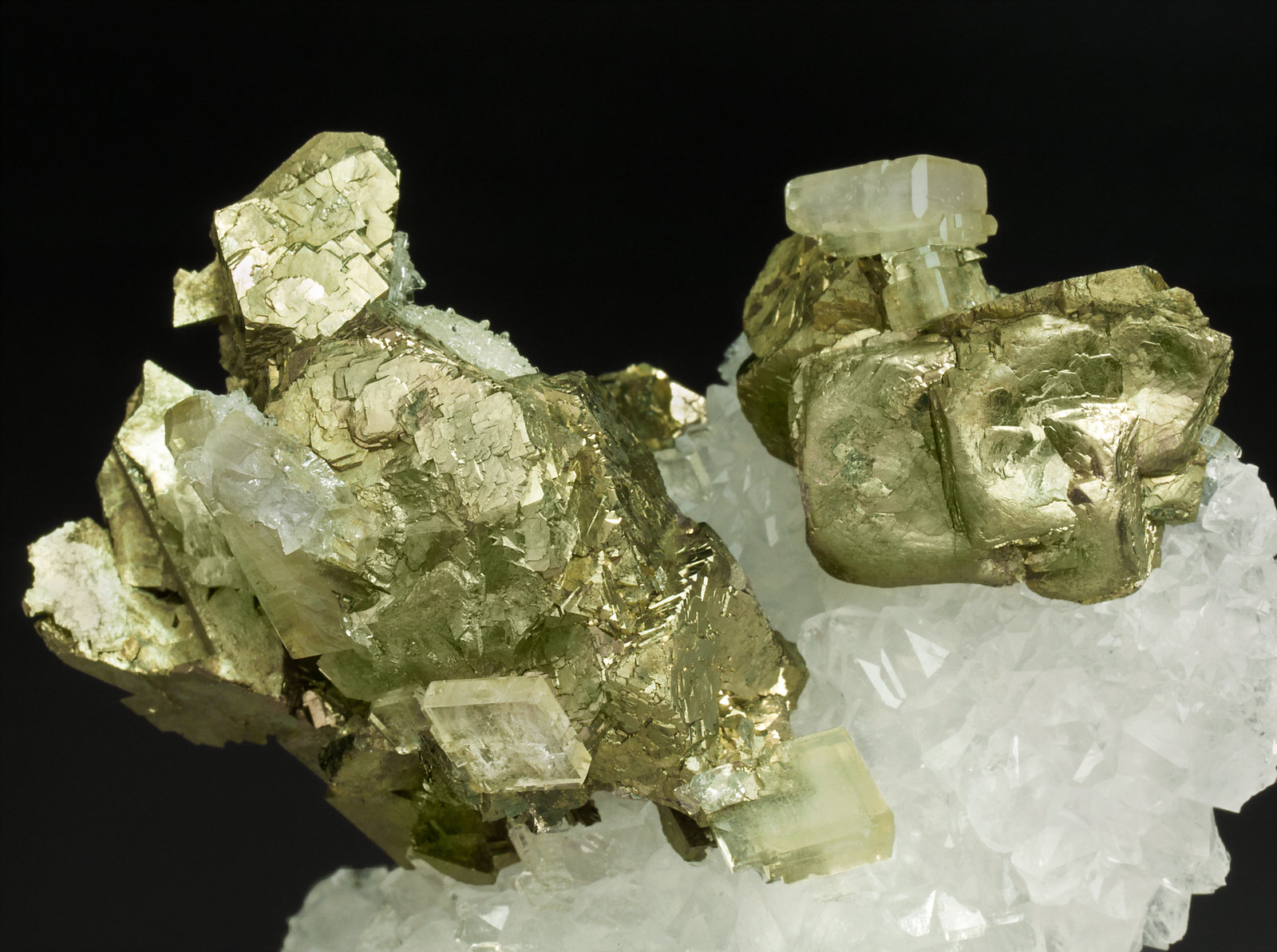 specimens/s_imagesY1/Pyrite-EF67Y1d.jpg