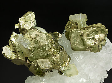 Pyrite on Baryte 