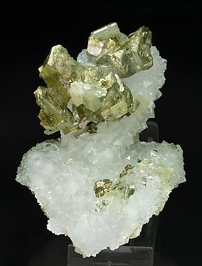 Pyrite on Baryte 