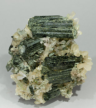 Arfvedsonite with Stilbite-Ca.