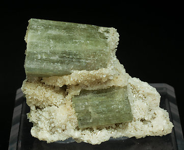 Fluorapatite with Stilbite-Ca. Front