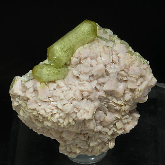 Fluorapatite with feldspar. Front