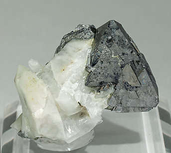 Gersdorffite with Calcite and Quartz.