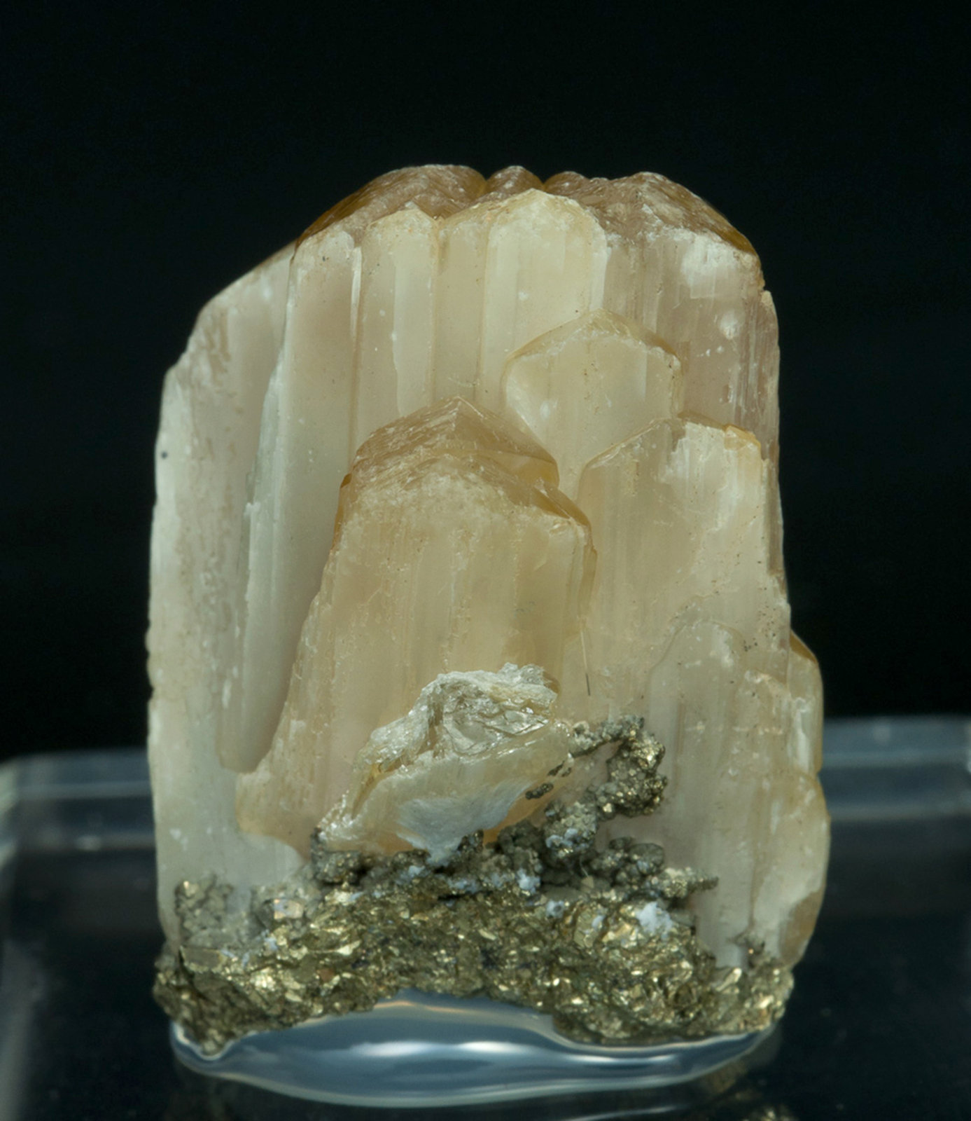 specimens/s_imagesY2/Valentinite-EG27Y2r.jpg