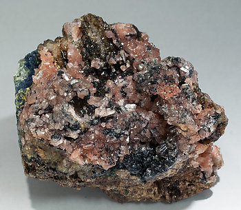 Correianevesite with Hureaulite and Rockbridgeite.