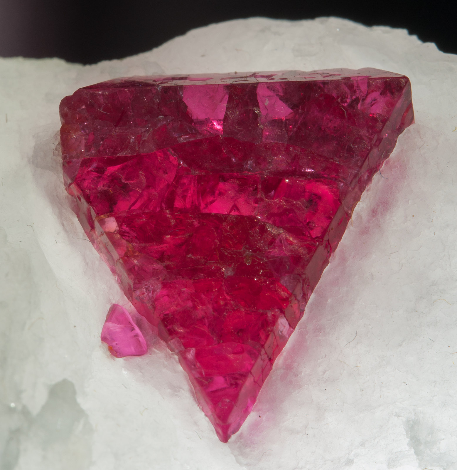 specimens/s_imagesY5/Spinel-EC70Y5d2.jpg