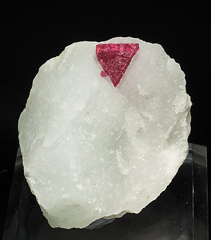 Spinel with Calcite. 