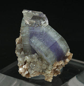 Fluorapatite with Quartz and Muscovite. Side