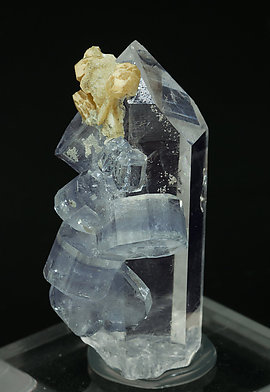 Fluorapatite with Quartz and Siderite. Front