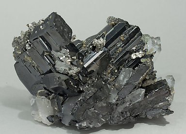 Ferberite with Quartz, Arsenopyrite and Muscovite.