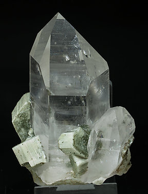 Quartz with Fluorapatite and Chlorite. Side