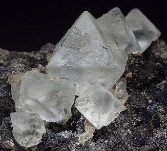 Fluorita octaédrica con Magnetita. 