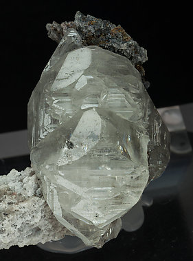 Cerussite with Calcite. Side
