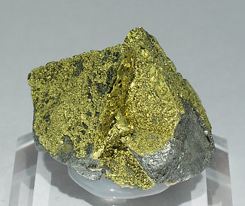 Calcopirita recubriendo Tetrahedrita. Vista posterior