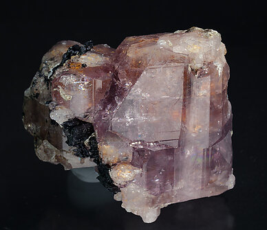 Fluorapatite with Tourmaline. Side