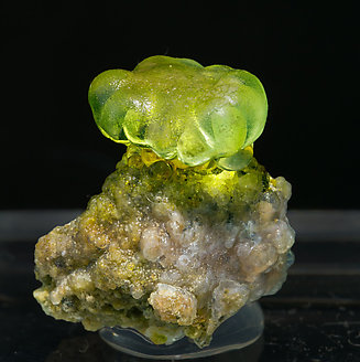 Opal (variety hyalite). Day light