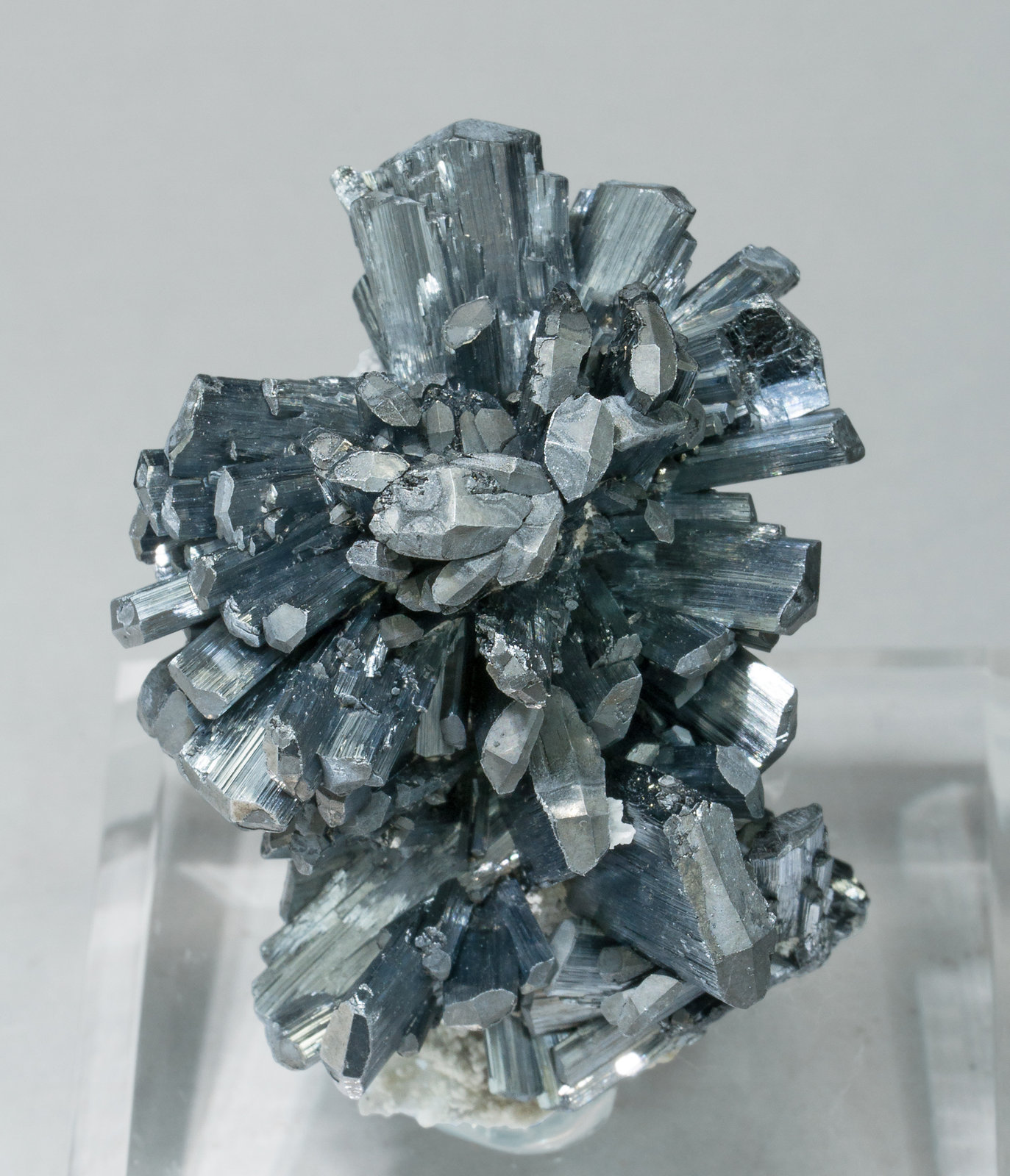 specimens/s_imagesZ2/Stibnite-EF17Z2f.jpg