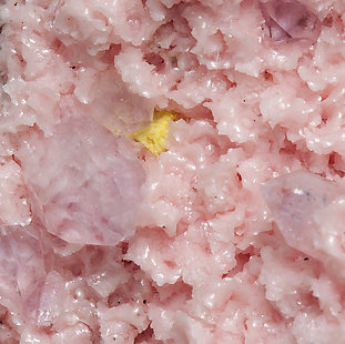 Rhodochrosite with Quartz (variety amethyst) and Helvine. 