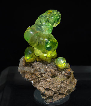 Opal (variety hyalite). Day light