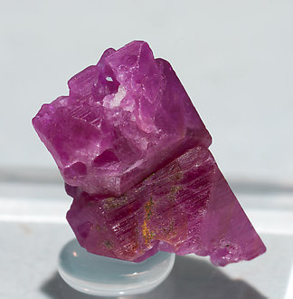 Corundum (variety ruby). Side