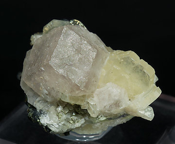 Fluorite with Fluorapatite, Arsenopyrite-Marcasite and Muscovite. 