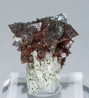 Helvine-Genthelvite with Quartz. Front