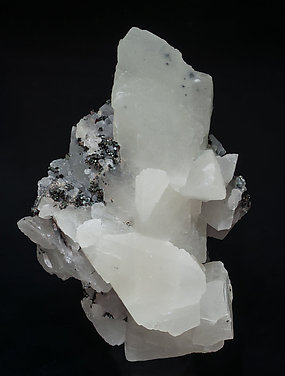 Jacobsite with Calcite and Andradite. 