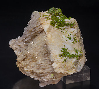 Pyromorphite with Baryte and Quartz. Rear